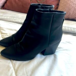 Black heel boots